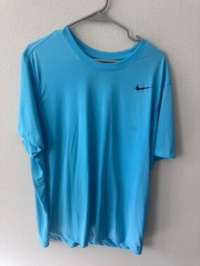 Nike Men’s Short Sleeve Dri-FIT Tee in Aqua Blue